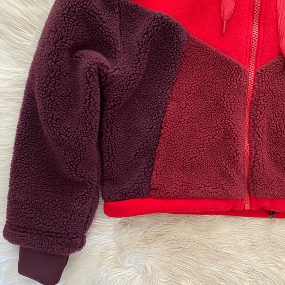 GAP Fit Red Purple Colorblock Hooded Sherpa Fleece Cropped Jacket Petite - Picture 4 of 11